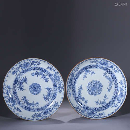 Qing Dynasty, QIAN LONG, A pair of blue and white porcelain plates