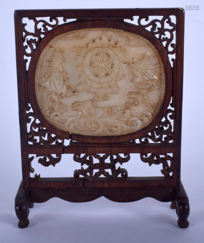 A 19TH CENTURY CHINESE CARVED GREEN JA…