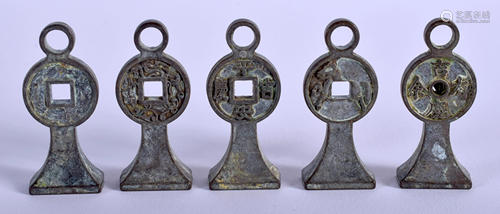 FIVE CHINESE BRONZE SEALS 20th Century. (5)