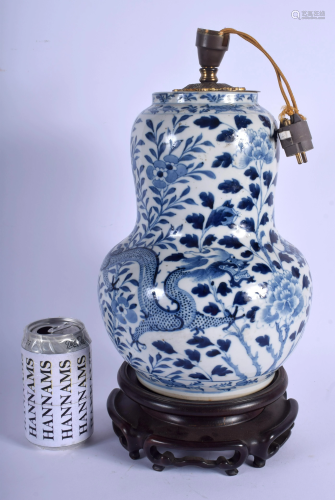 A 19TH CENTURY CHINESE BLUE AND WHITE B…