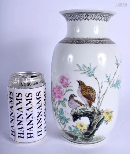 A CHINESE REPUBLICAN FAMILLE ROSE PORCELAIN VASE