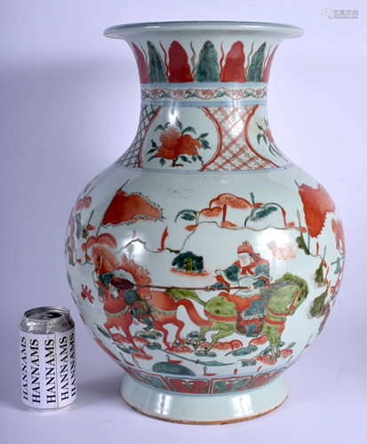 A LARGE CHINESE FAMILLE VERTE PORCELAIN VA…