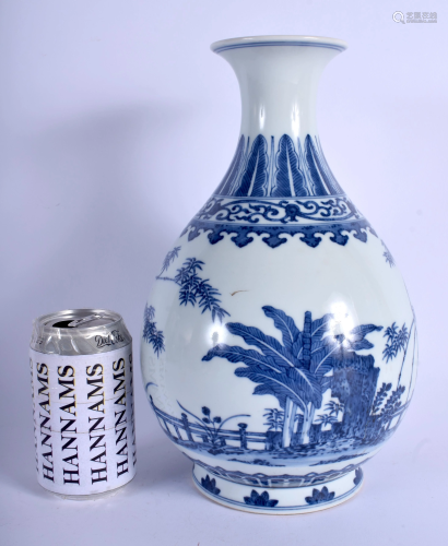 A GOOD CHINESE BLUE AND WHITE PORCELAIN YUH…