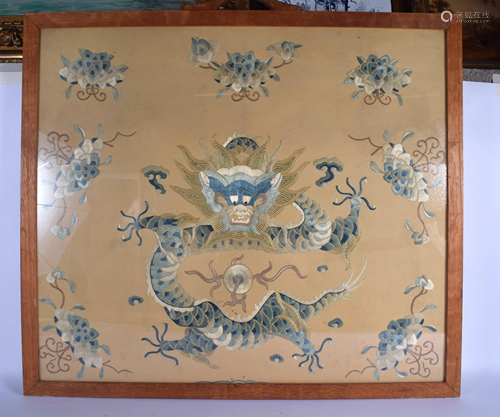 A LARGE 19TH CENTURY CHINESE SILK WO…