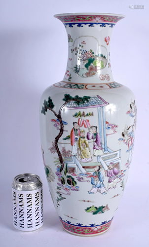 A LARGE CHINESE PORCELAIN FAMILLE ROSE PO…