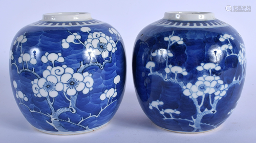 A PAIR OF 19TH CENTURY CHINESE BLUE AN…