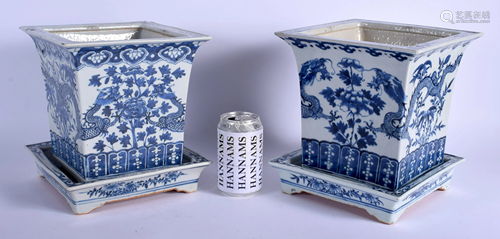 A LARGE PAIR OF 19TH CENTURY CHINESE BLUE AN…