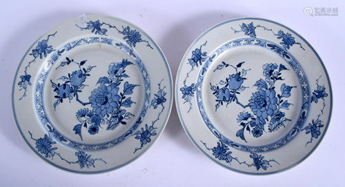 A PAIR OF CHINESE BLUE AND WHITE PORCELAI…