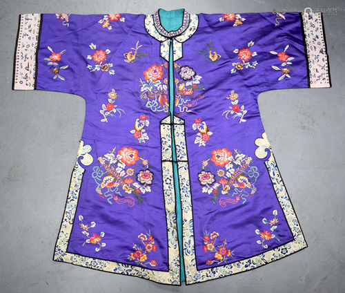 AN EARLY 20TH CENTURY CHINESE SILKWOR…