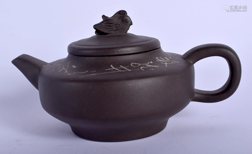 A CHINESE YIXING POTTERY TEAPOT AND COVE…