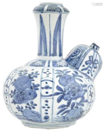 A Chinese Blue and White Porcelain Kendi