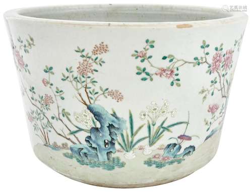 A Large Chinese Famille Rose Porcelain Planter