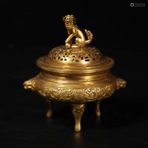 铜鎏金錾刻花卉纹兽钮三足炉