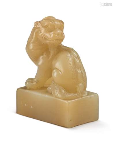 A 'MYTHICAL BEAST' SOAPSTONE SEAL BY YANG YUXUAN, 17TH CENTURY