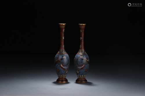 Chinese Pair Of Bronze Tires And Cloisonne Bottles In Qing Dynasty