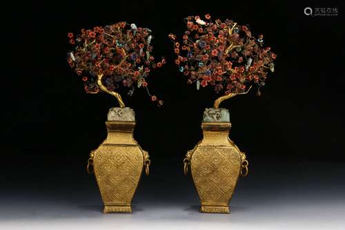 Chinese Pair Of Bronze Gold Gilded Bottles In Qing Dynasty