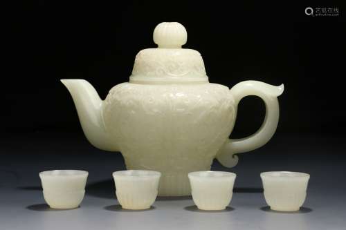 Chinese Set Of Hetian Jade Pots In Qing Dynasty