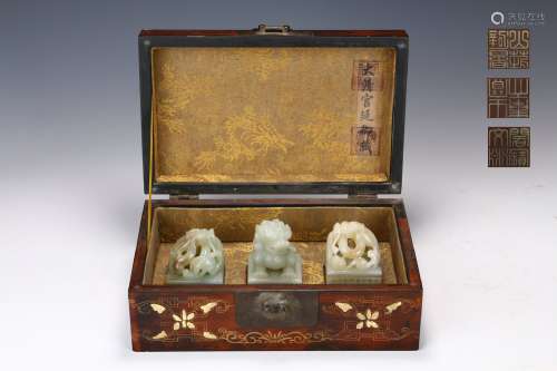 Chinese Set Of Hetian Jade Beast Seals In Qing Dynasty