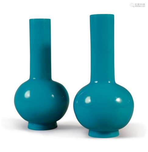 A PAIR OF TURQUOISE GLASS BOTTLE VASES, QING DYNASTY, 19TH CENTURY