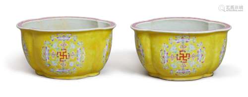 A PAIR OF YELLOW-GROUND FAMILLE-ROSE LOBED JARDINIERES, 20TH CENTURY