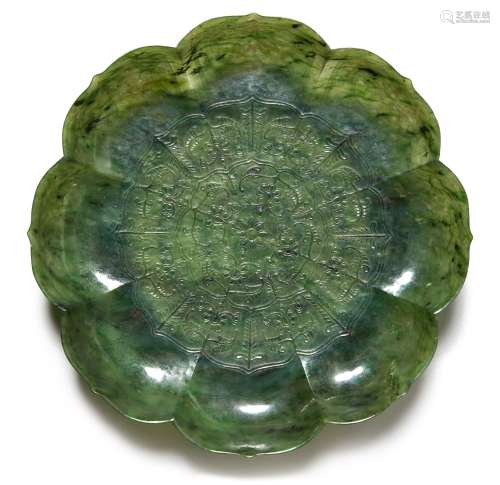 A MUGHAL-STYLE SPINACH-GREEN JADE 'LOTUS' LOBED DISH, 19TH / 20TH CENTURY