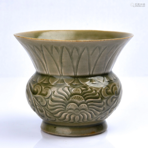 Green Glazed Chrysanthemum Porcelain Vase