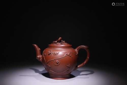 A Zisha Teapot With Story Pattern