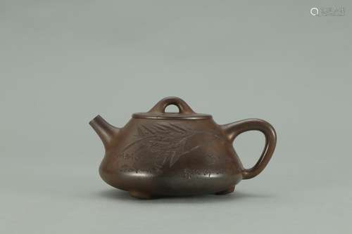 A Zisha Teapot With Potery Pattern