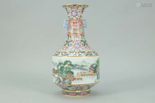 A Chinese Porcelain Vase With Scene Pattern