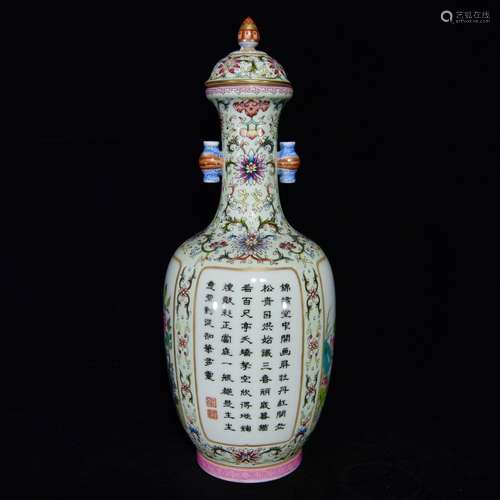 A Chinese Porcelain Vase With Potery Pattern