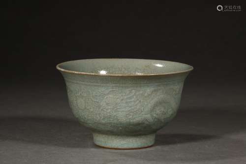 A Chinese Porcelain Bowl With Dragon Painting