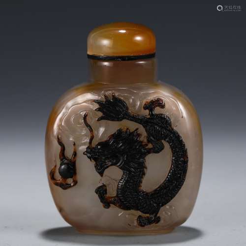 A Chinses Agate  Snoof Bottle With Dragon Pattern