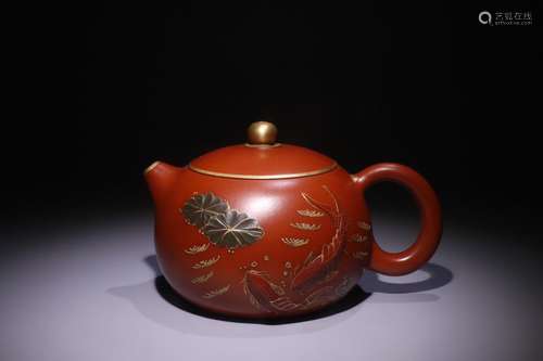 A Zisha Gilt Teapot With Auspicious Pattern