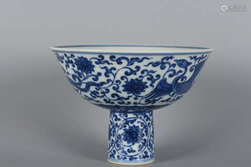 A Chinese Porcelain Vessel With Phoenix Pattern