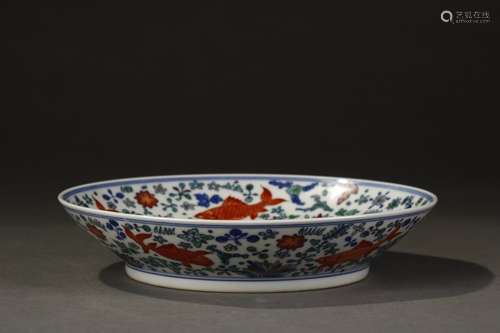 A Chinese Porcelain Plate With Plant Pattern