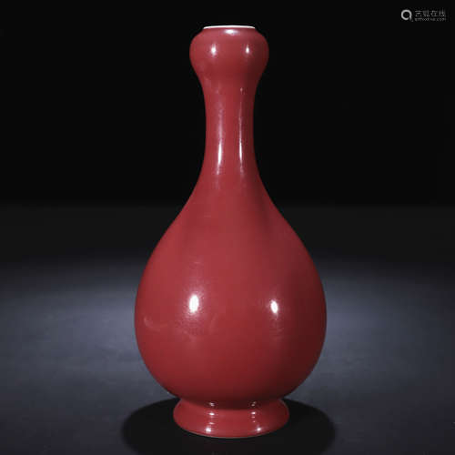 Qing dynasty cowpea red glaze bottle