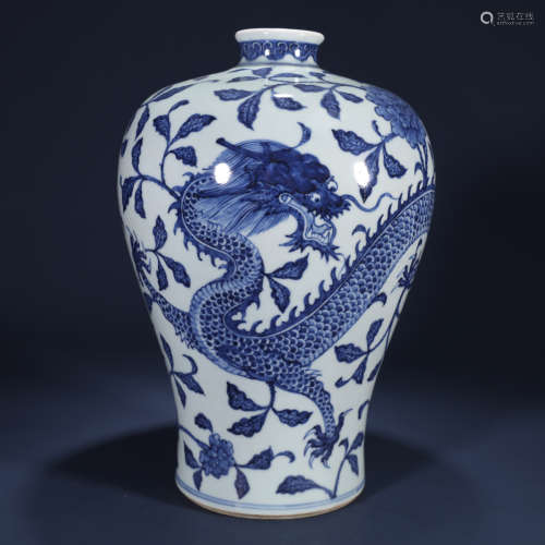 Qing dynasty blue and white  vase