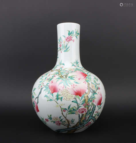 Qing dynasty famille-rose bottle