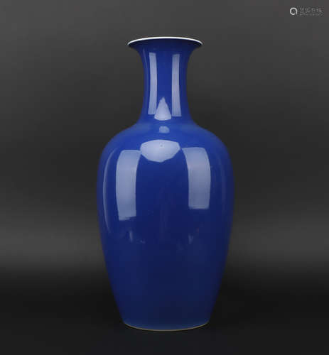 Qing dynasty blue-glazed bottle