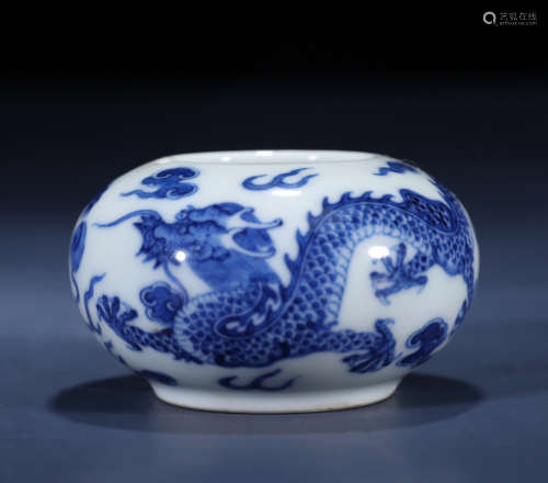 Qing dynasty blue and white brush washer