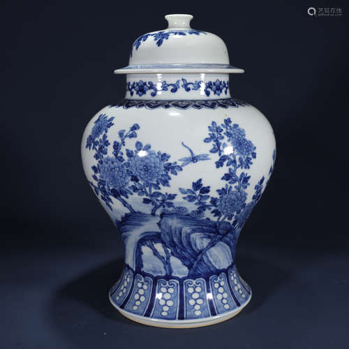 Qing dynasty blue and white caver jar