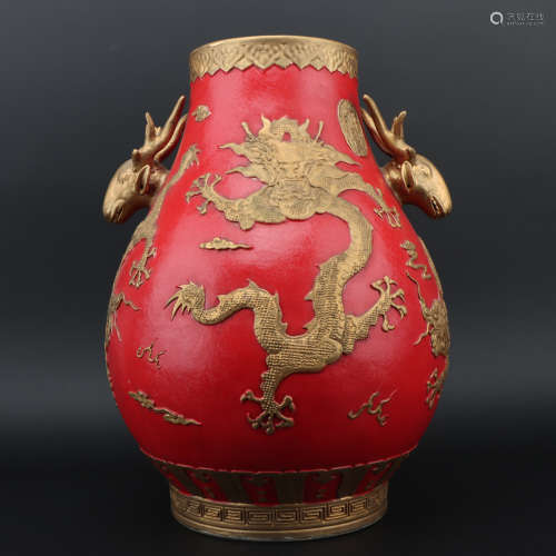 Qing dynasty famille-rose bottle gilt with gold