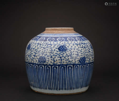 Qing dynasty blue and white jar with flowers pattern
