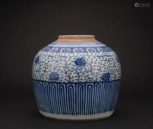 Qing dynasty blue and white jar with flowers pattern