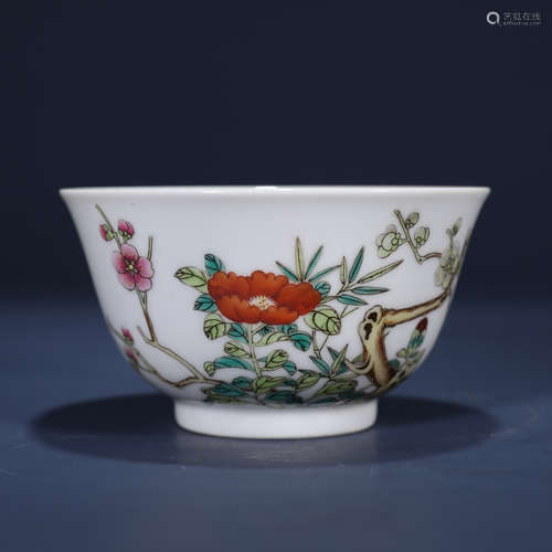 Qing dynasty famille-rose bowl with flowers pattern