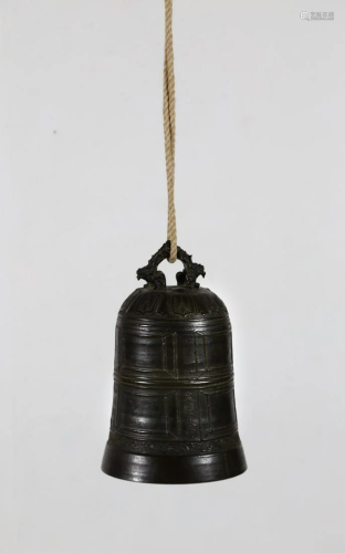 Arte Cinese A bronze temple bell incised with a long