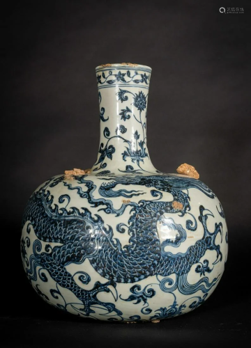 Arte Cinese A blue and white porcelain tianqiuping