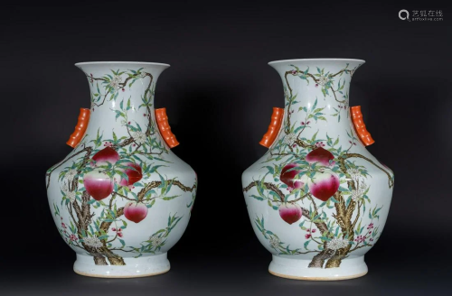 Arte Cinese Pair of monumental thouhu vases dec…