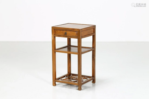 Arte Cinese A hardwood side table China, Qing dynasty,