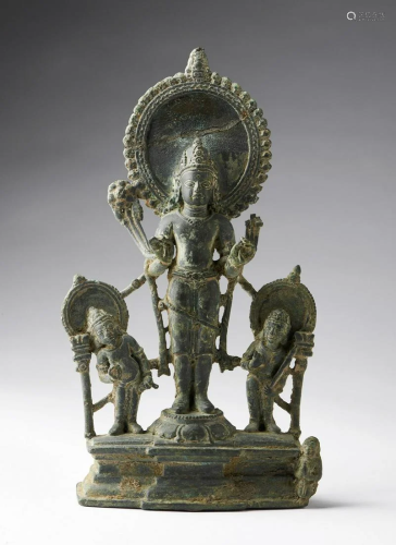 Arte Indiana A bronze altar depicting Surya flanked by